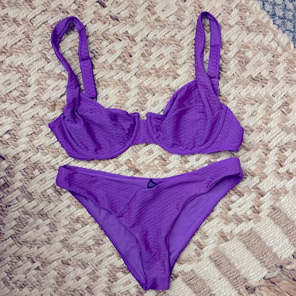 Vetchy Laguna purple bikini